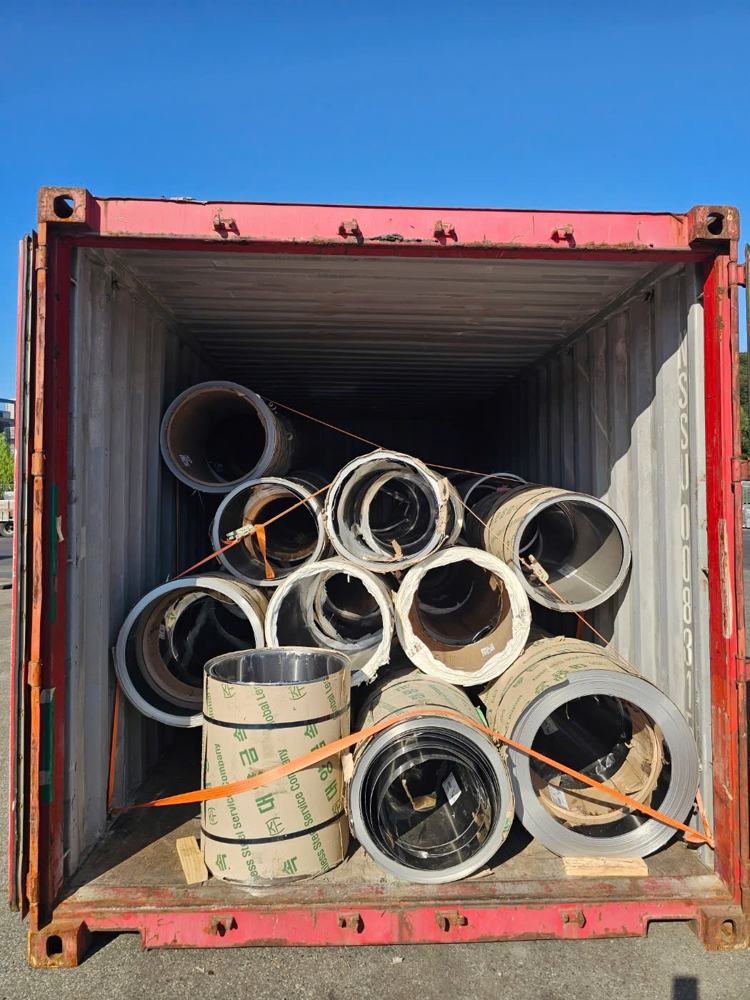 Inox cuộn xếp trong container